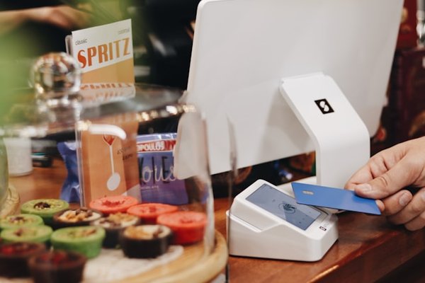 Quels sont les avantages de l'utilisation des technologies de conteneurisation pour les applications de commerce électronique?