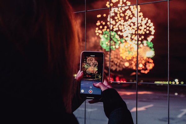 Quels sont les meilleurs réglages pour photographier des feux d'artifice avec un Samsung Galaxy Z Flip?